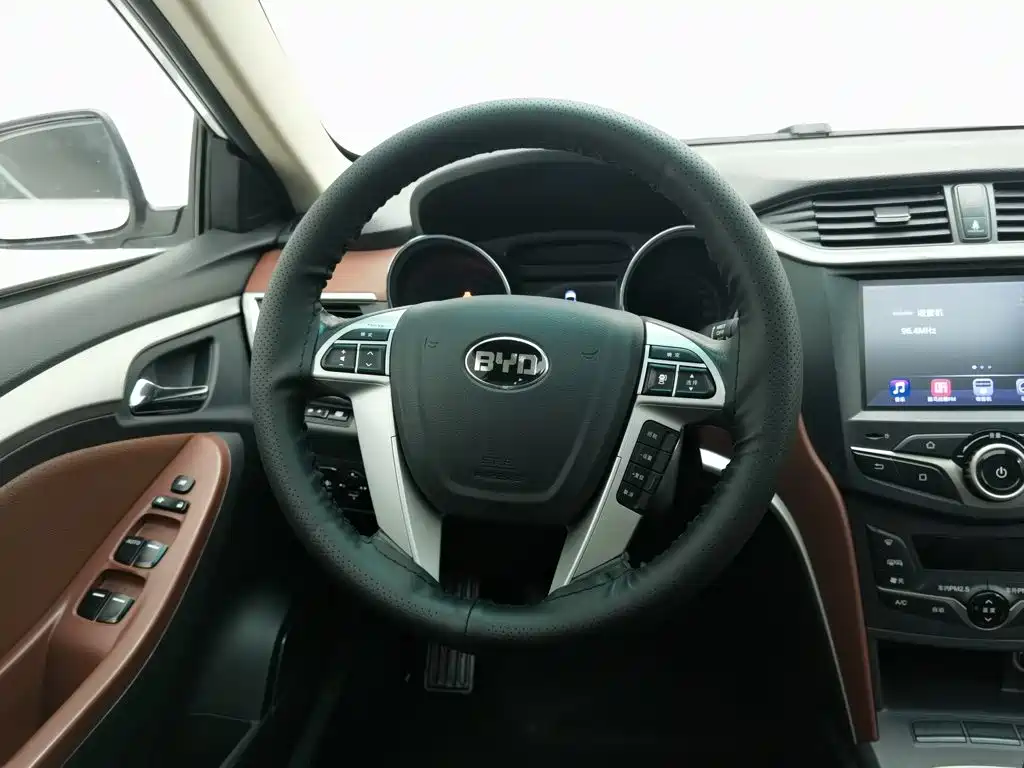BYD G5 2017 2014 1.5TI Manual Premium