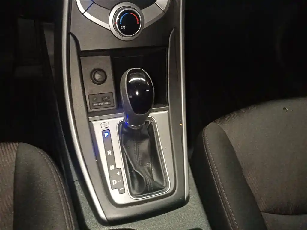 Hyundai Langdong 2012 1.6L Automatic Fashion фото 14