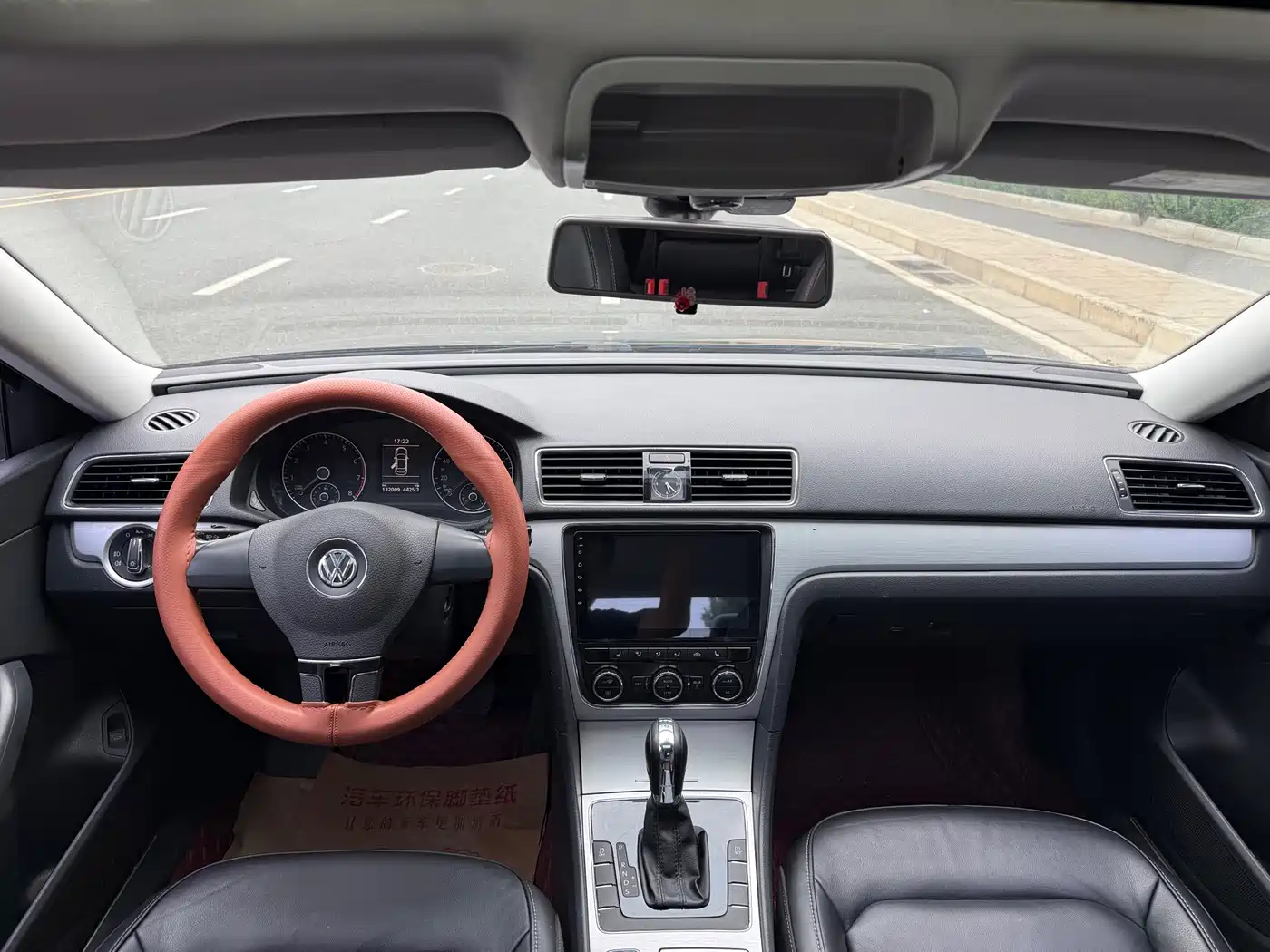 Volkswagen Passat 2014 1.8TSI DSG Luxury Navigation Edition фото 6