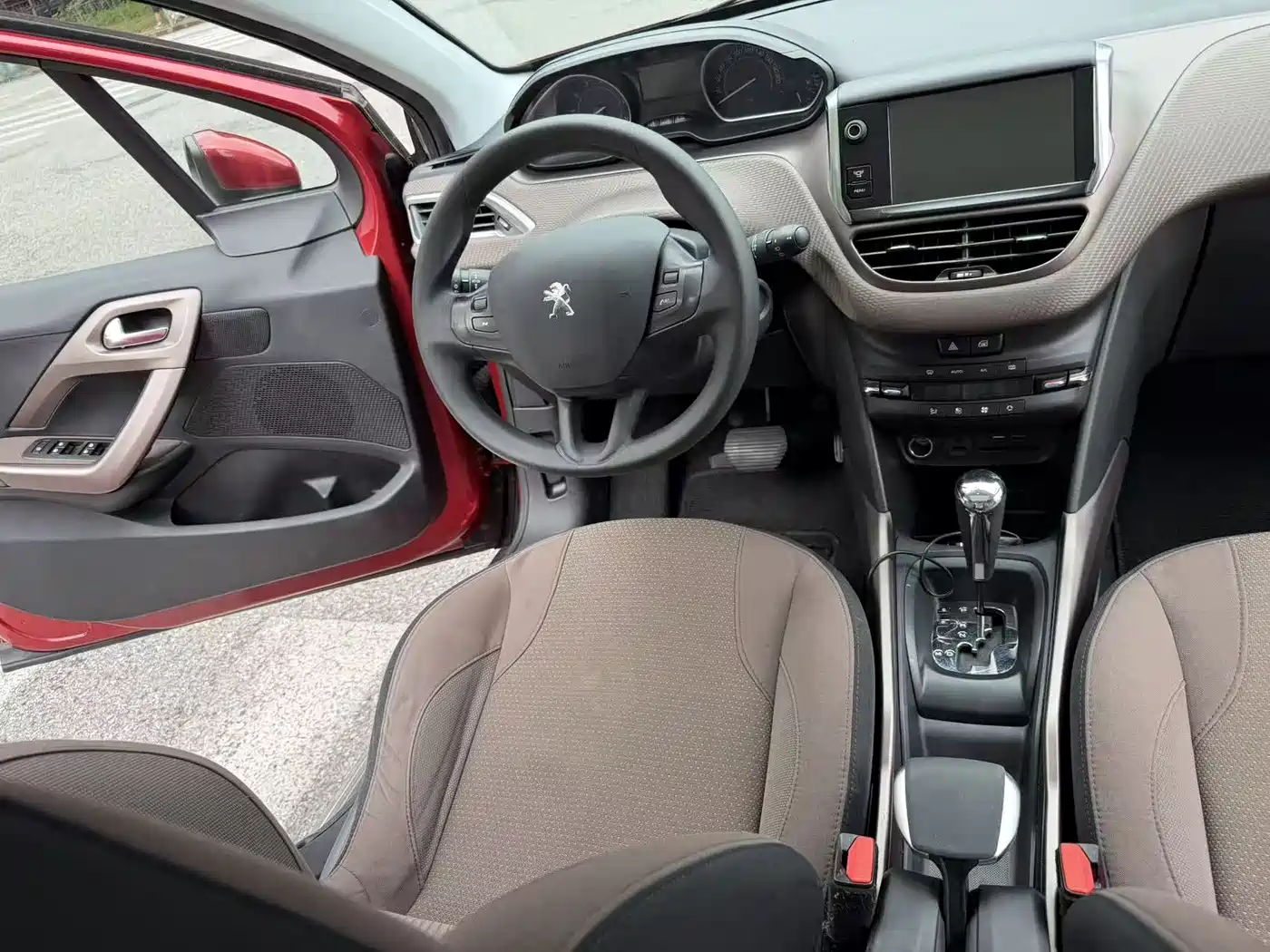 Peugeot 2008 2014 1.6L Automatic Fashion Edition фото 19