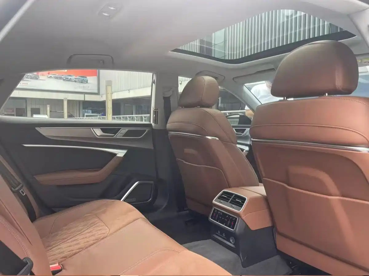 Audi A7L 2024 45 TFSI quattro Premium Luxury фото 4