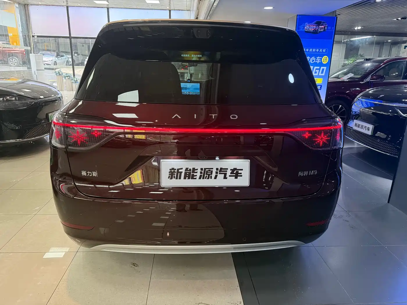 AITO Wenjie AITO M9 2025 Extended Range Ultra 52kWh 6-Seater фото 13