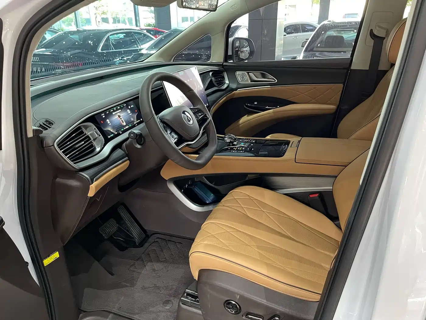 Denza D9 2024 DM-i 980 AWD Prestige фото 7