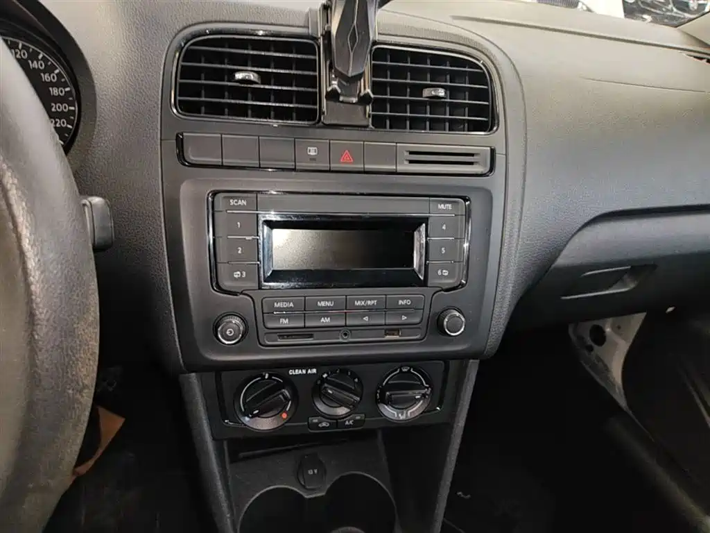 Volkswagen Polo 2016 1.4L Manual Trend фото 13