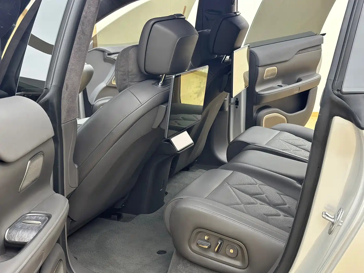 NIO ET7 2024 2024 75kWh Executive Signature Edition