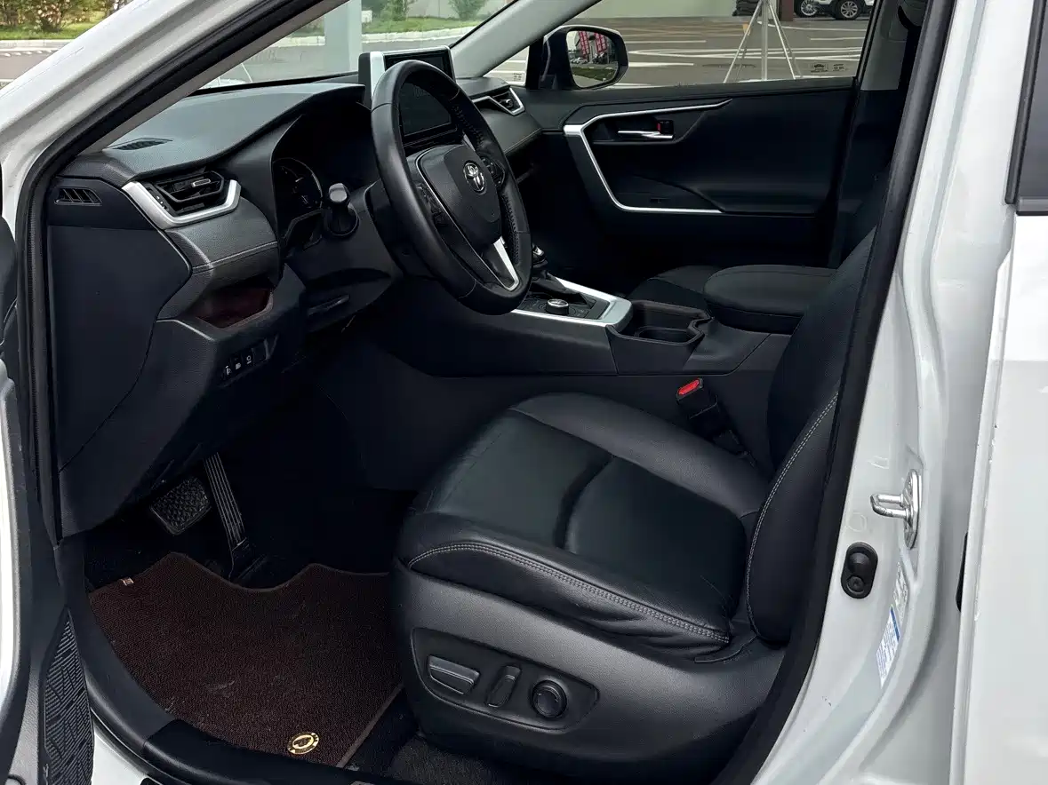 Toyota RAV4 Rongfang 2020 2.0L CVT 4WD Premium Edition фото 8