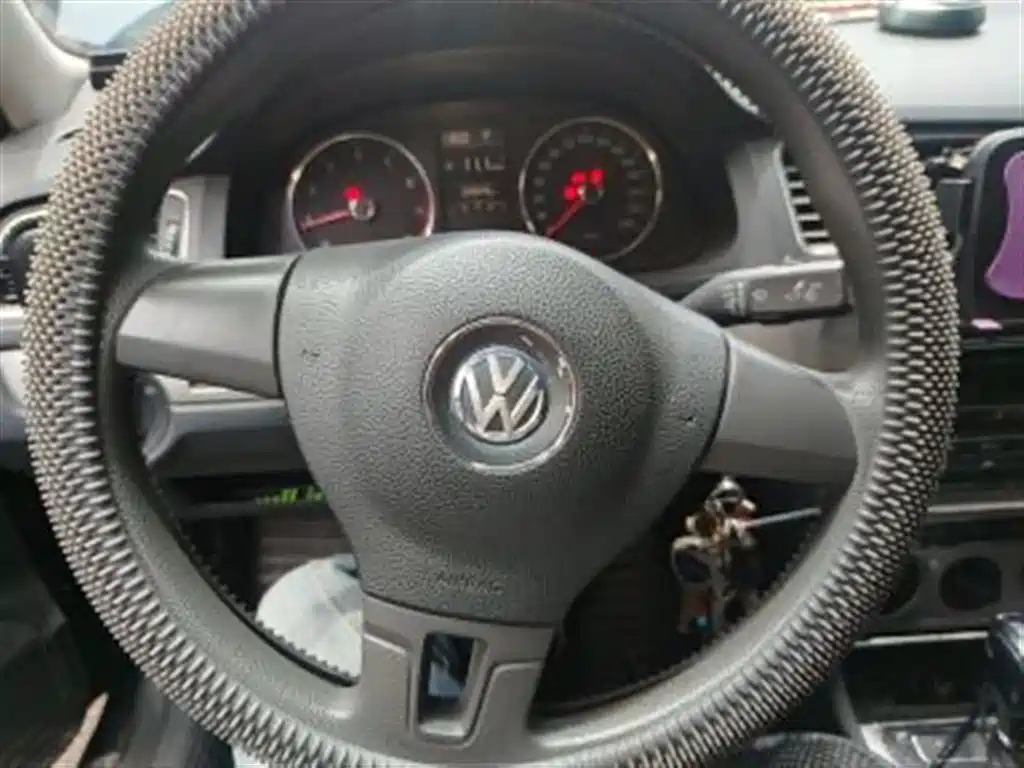 Volkswagen Lavida 2014 1.6L Automatic Sport фото 12