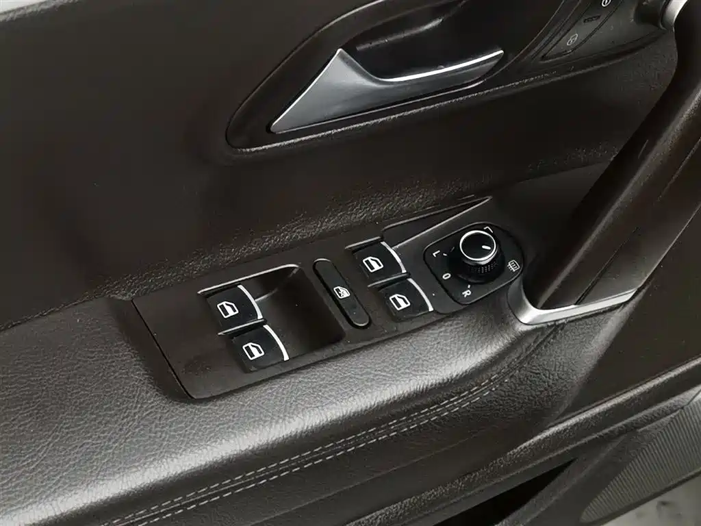 Volkswagen FAW-Volkswagen CC 2018 2.0TSI Luxury фото 9