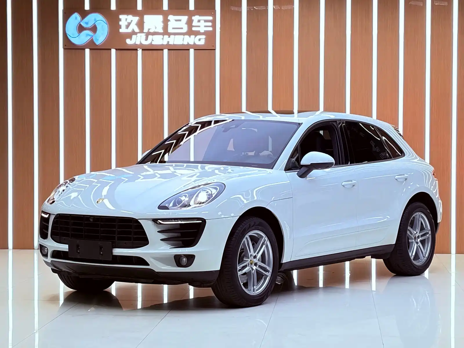 Фото 1 - Porsche Macan