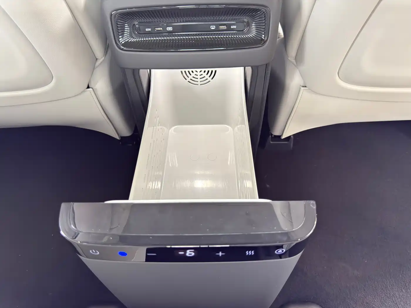 Voyah Auto Voyah Dreamer 2025 PHEV AWD Flagship Kunpeng Edition фото 14