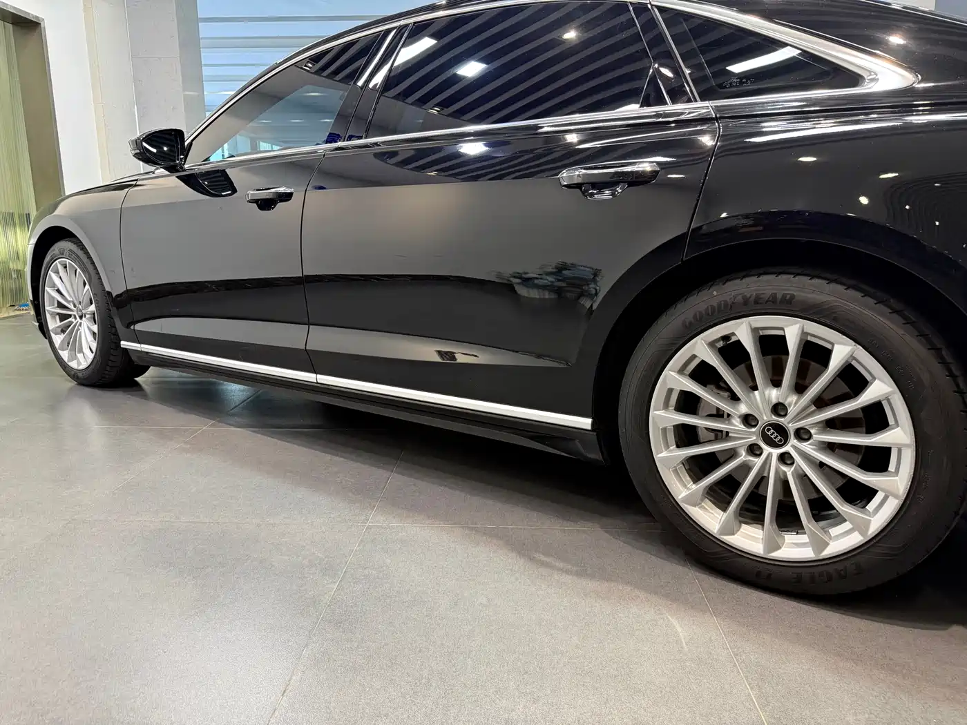 Audi A8 2022 A8L 50 TFSI quattro Comfort Collector's Edition фото 14