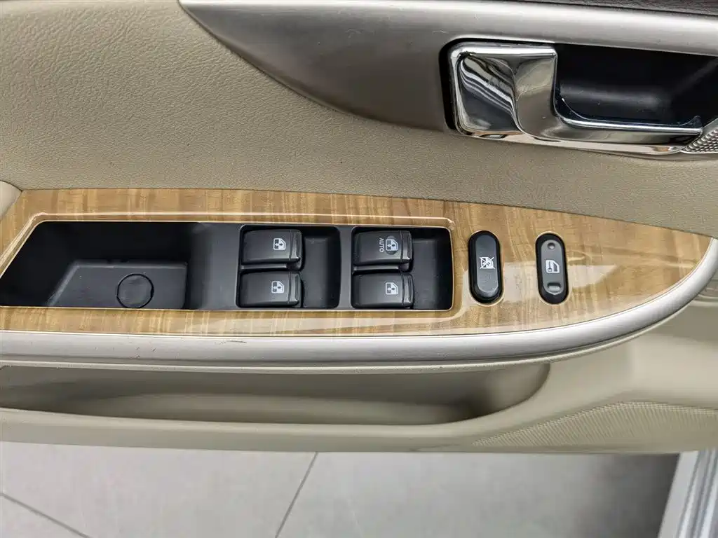 Buick Excelle 2015 1.5L Manual Premium фото 9