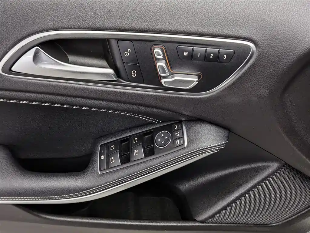 Mercedes-Benz GLA 2017 GLA 200 Fashion фото 9