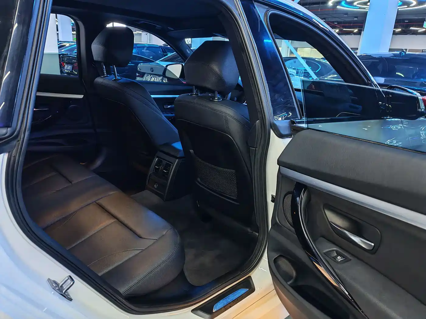 BMW 3 Series GT 2019 320i M Sport Package фото 12