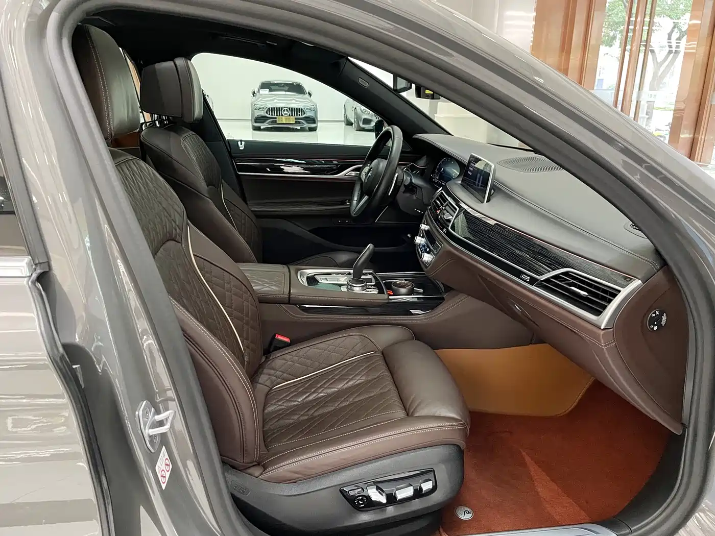 BMW 7 Series 2021 Model 740Li Leading M Sport Package фото 14