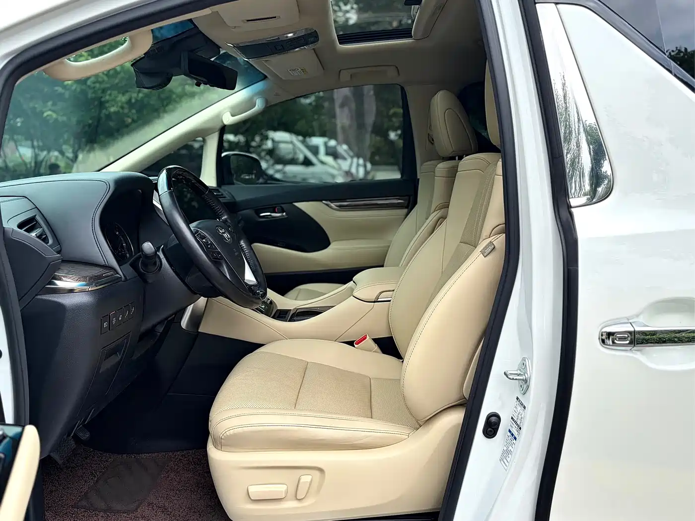 Toyota Alphard 2021 Hybrid 2.5L Premium фото 11