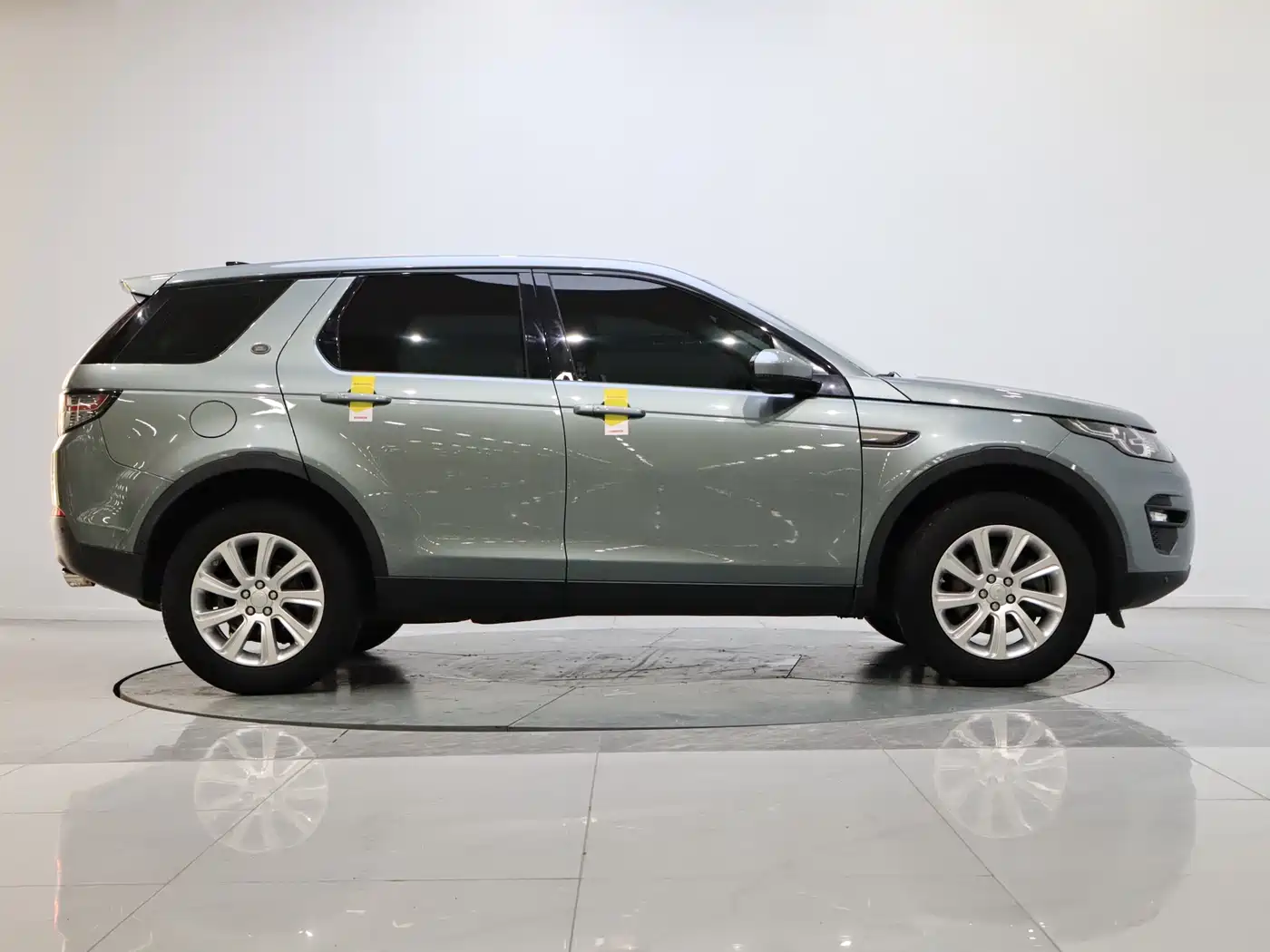 Land Rover Discovery Sport 2018 240PS SE Edition фото 6