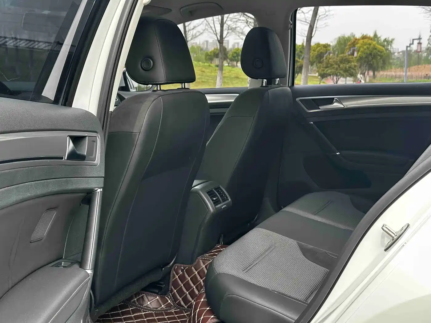 Volkswagen Golf 2018 1.6L Automatic Comfort фото 7
