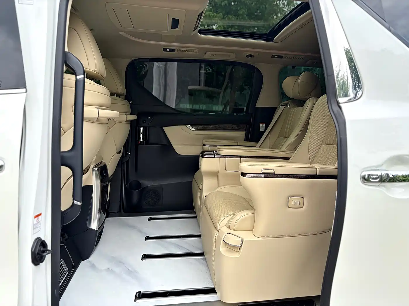 Toyota Alphard 2021 Hybrid 2.5L Premium фото 14