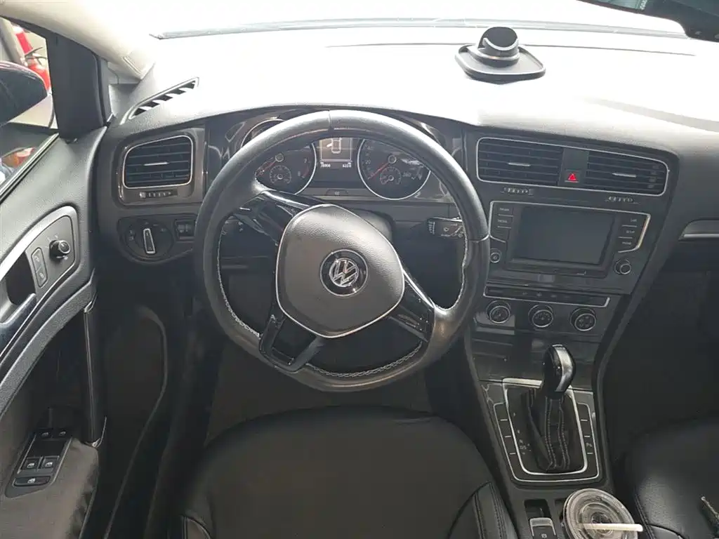 Volkswagen Golf 2017 230TSI Auto Comfort Millionth Anniversary Edition фото 17