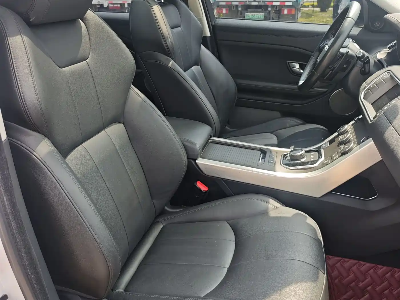 Land Rover Range Rover Evoque 2017 2.0T SE Smart Shine Edition фото 9