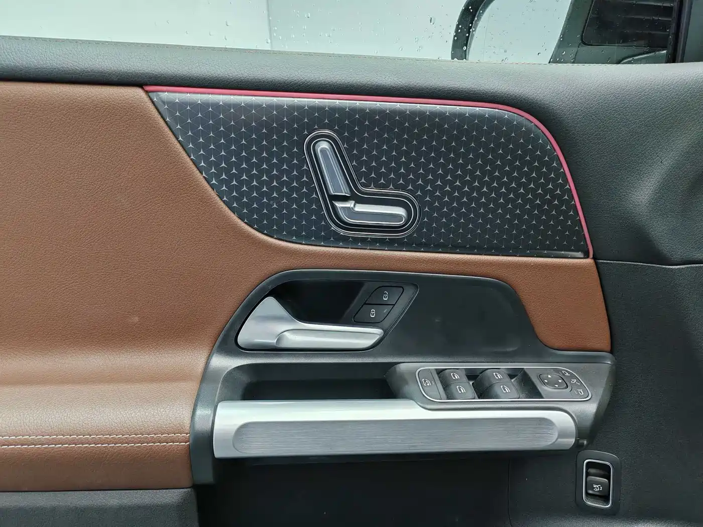 Mercedes-Benz GLB 2024 Facelift GLB 220 Dynamic фото 17