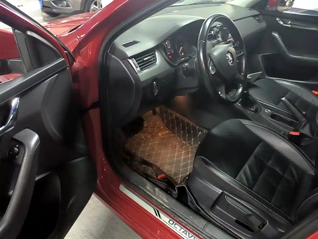 Škoda Octavia 2016 TSI280 DSG Smart Edition фото 15