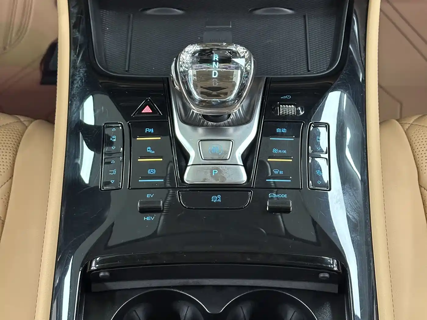 Denza D9 2024 DM-i 980 AWD Premium фото 17