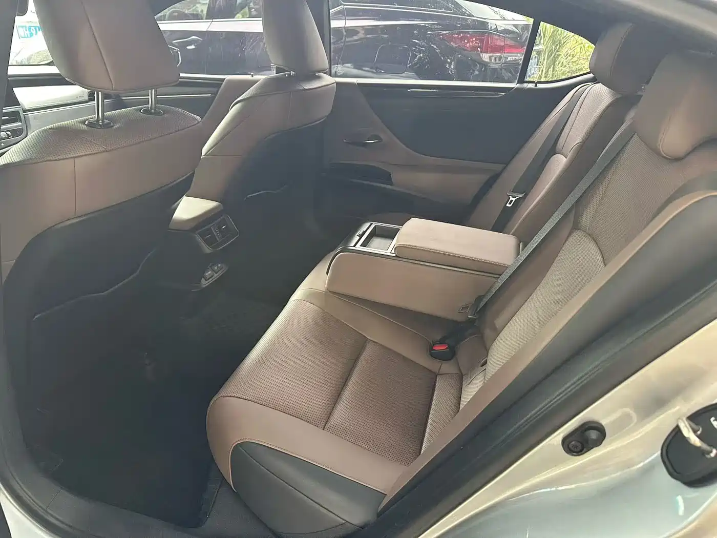 Lexus ES 2022 200 Excellence Edition фото 6