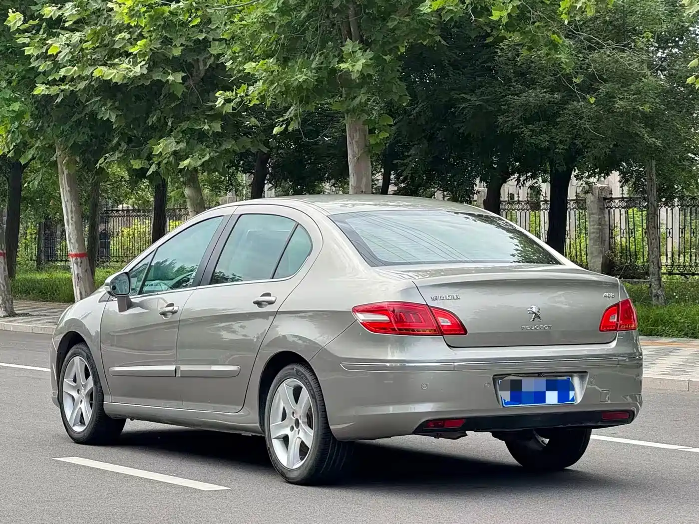 Peugeot 408 2013 2.0L Automatic Comfort Edition фото 6