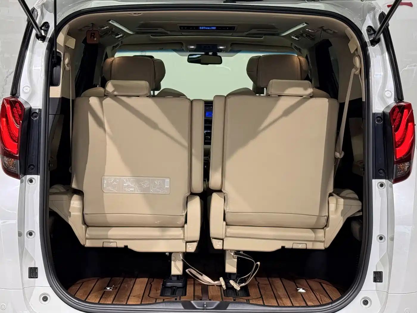 Toyota Alphard 2018 3.5L Premium фото 22