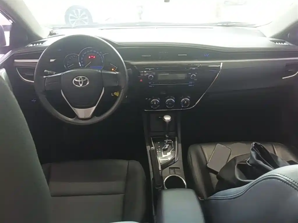 Toyota Corolla 2014 1.6L CVT GL фото 10