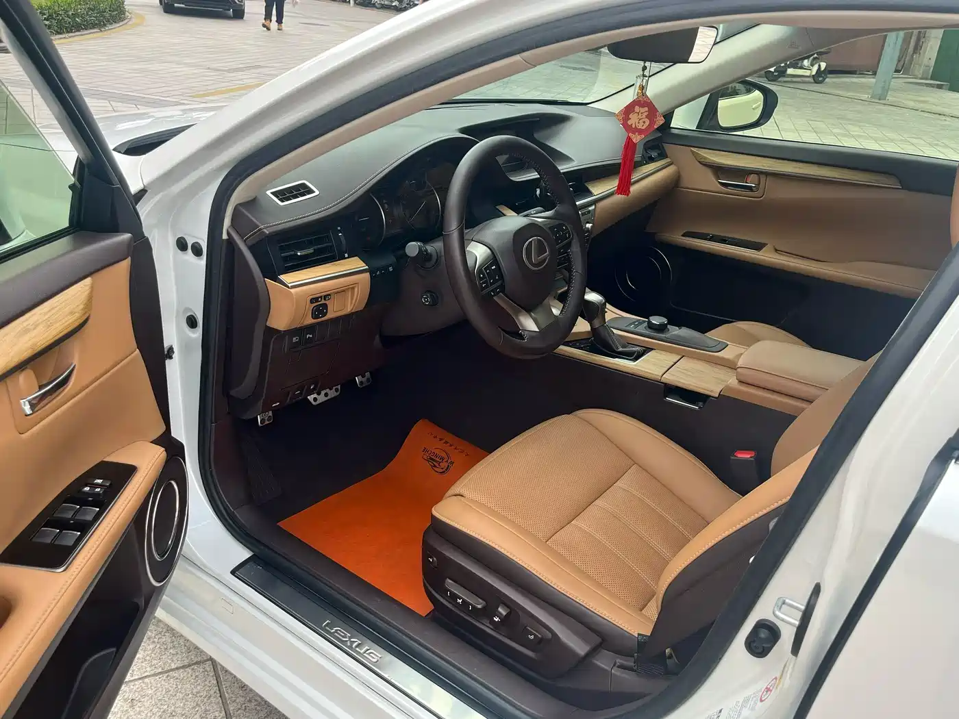 Lexus ES 2015 300h Comfort Edition фото 6