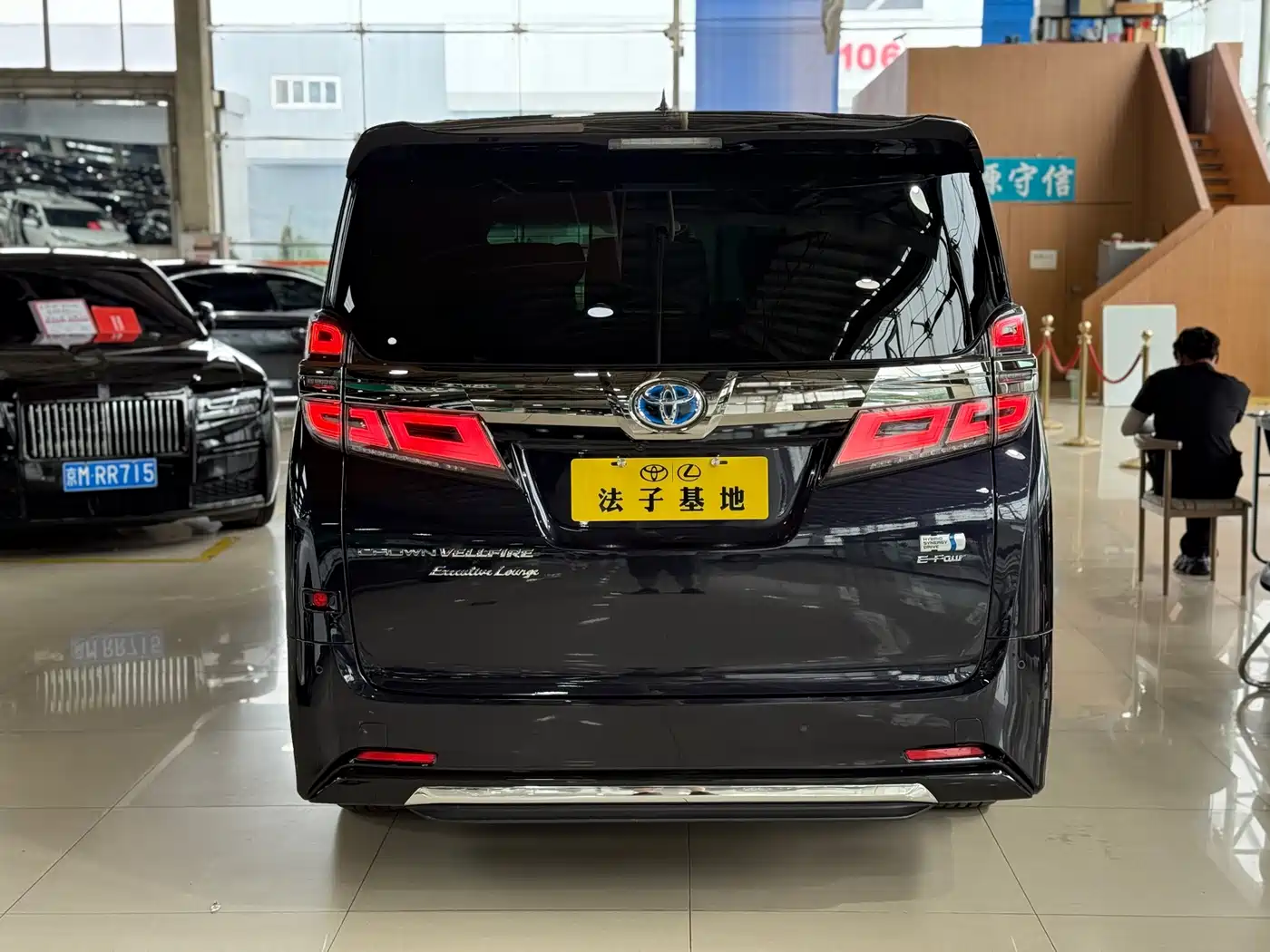 Toyota Vellfire 2021 Crown Hybrid 2.5L HV Supreme Edition фото 22