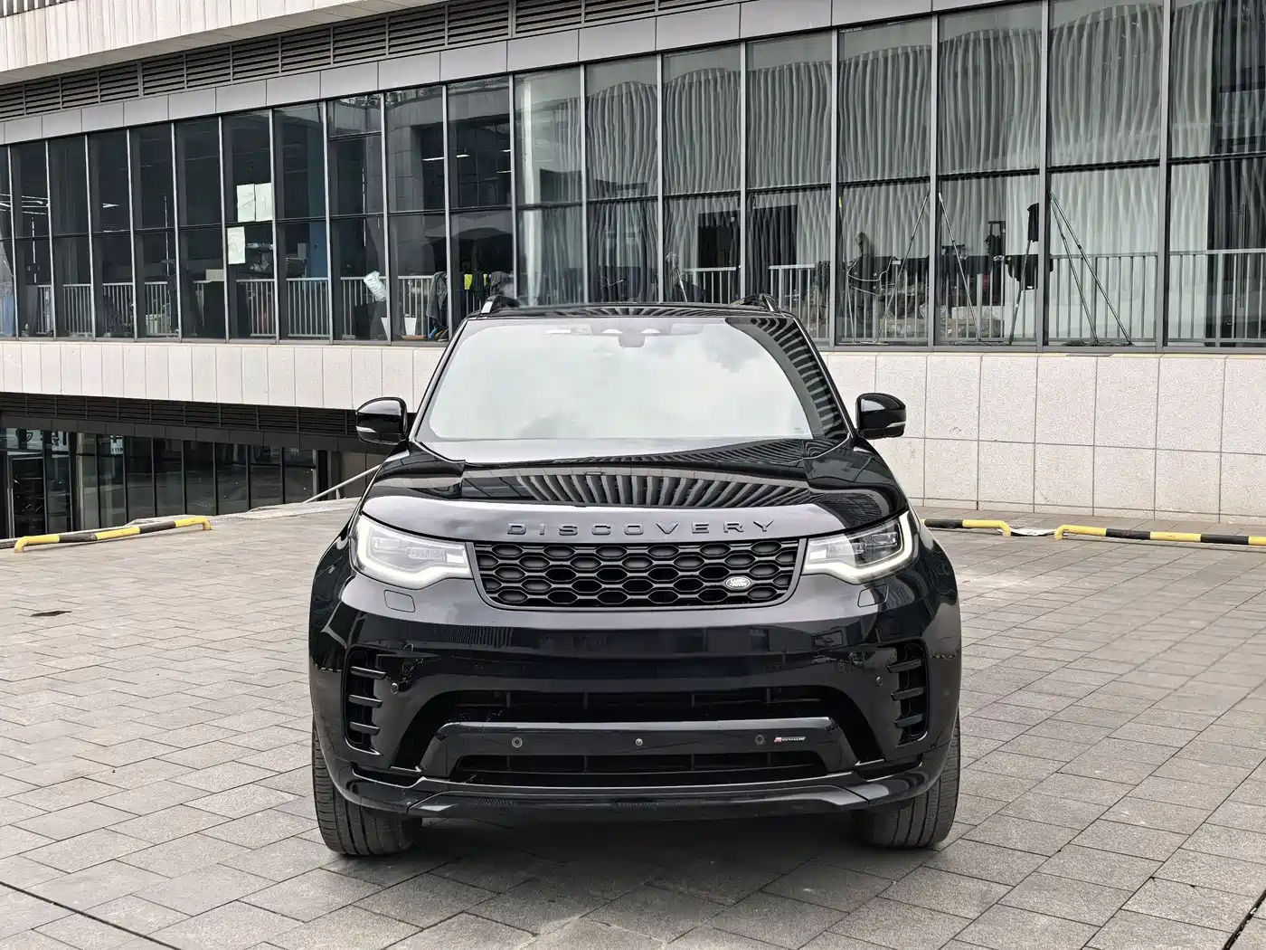 Land Rover Discovery 2023 360PS R-Dynamic S фото 2
