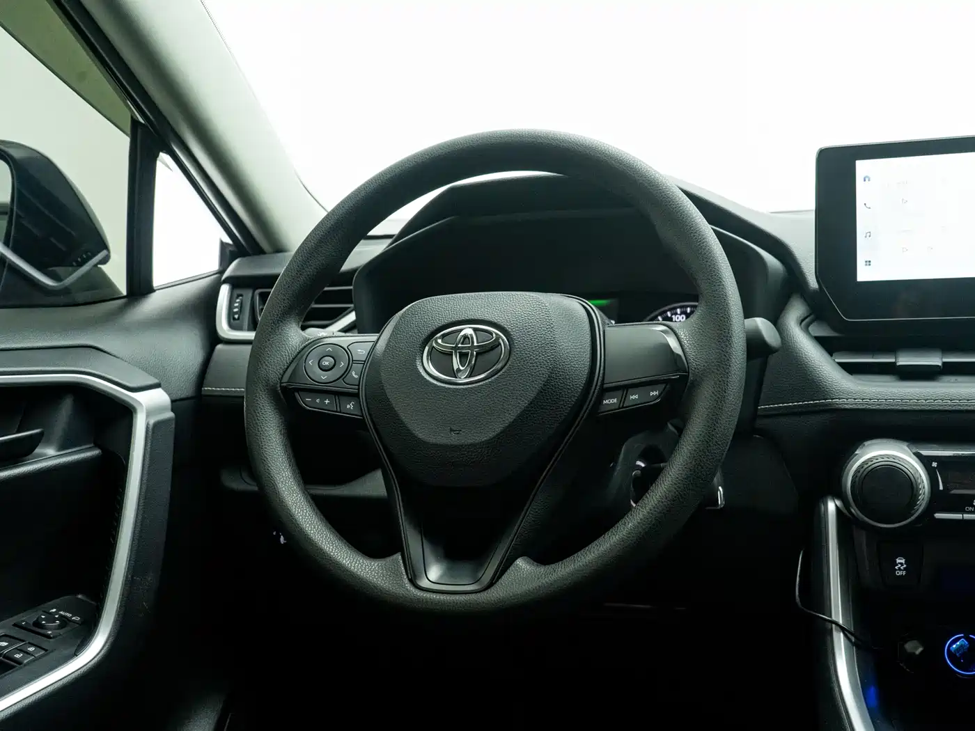 Toyota Wildlander 2023 2.0L CVT FWD LE фото 5