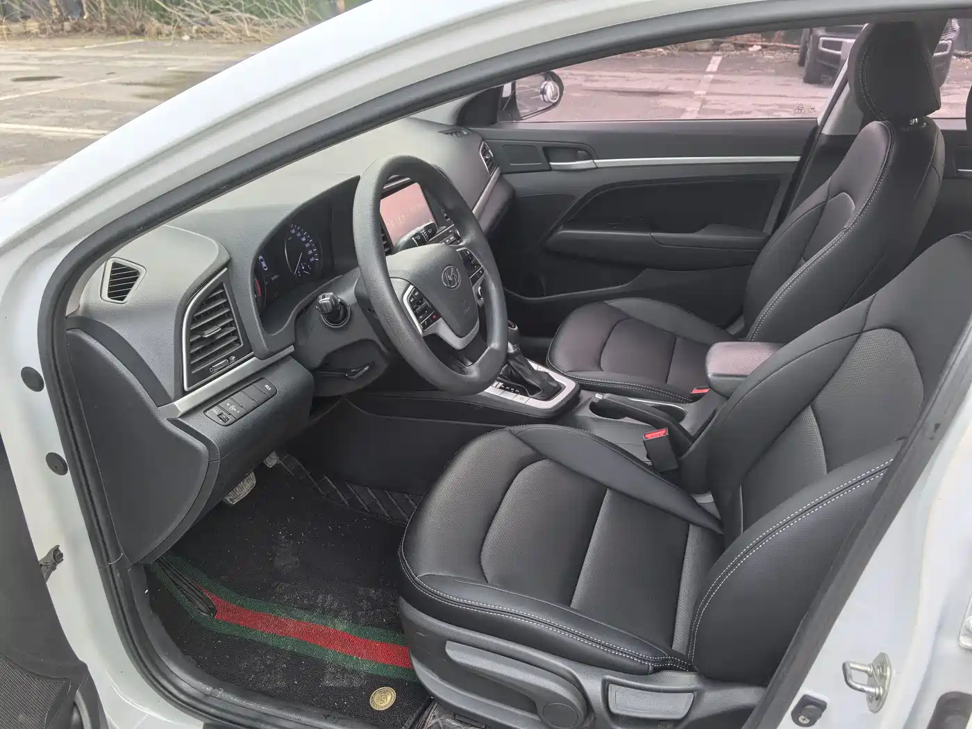 Hyundai Elantra 2016 Model 1.6L Automatic Smart Elite фото 9