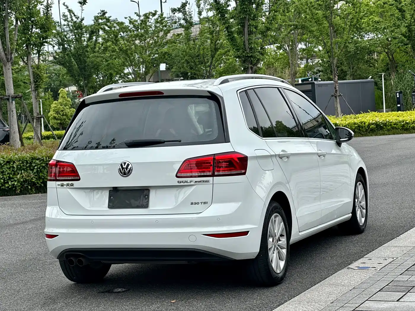 Volkswagen Golf Sportsvan 2016 230TSI Automatic Progressive фото 6