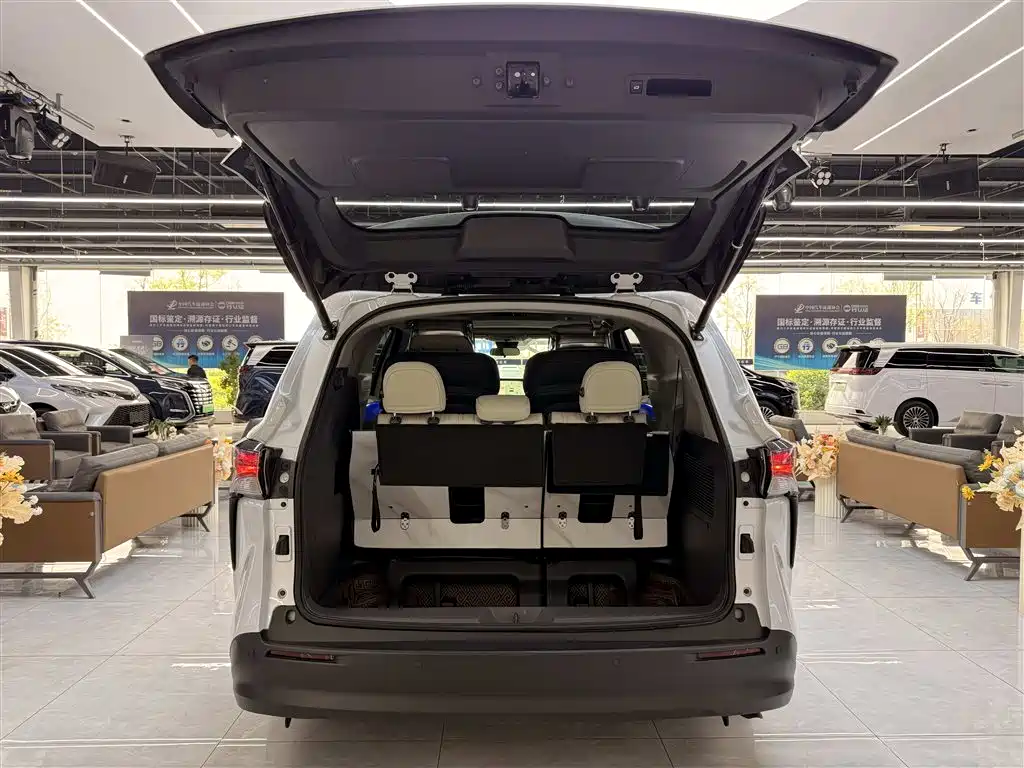 Toyota Sienna 2023 2.5L Hybrid Comfort Edition фото 29