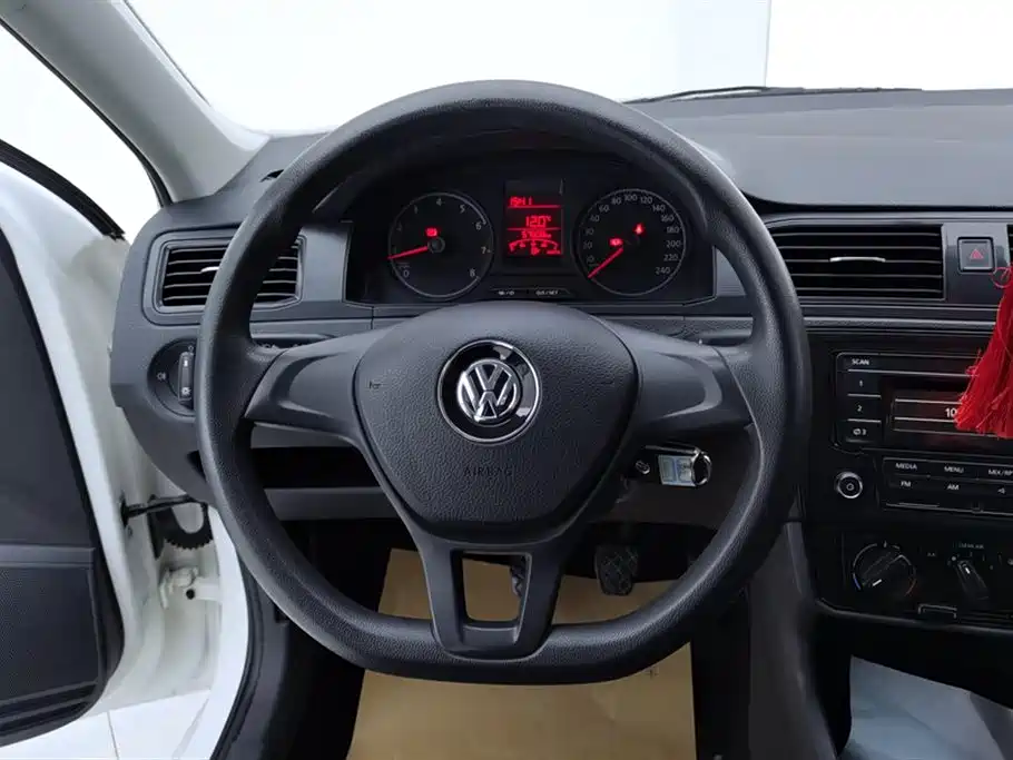 VOLKSWAGEN SANTANA