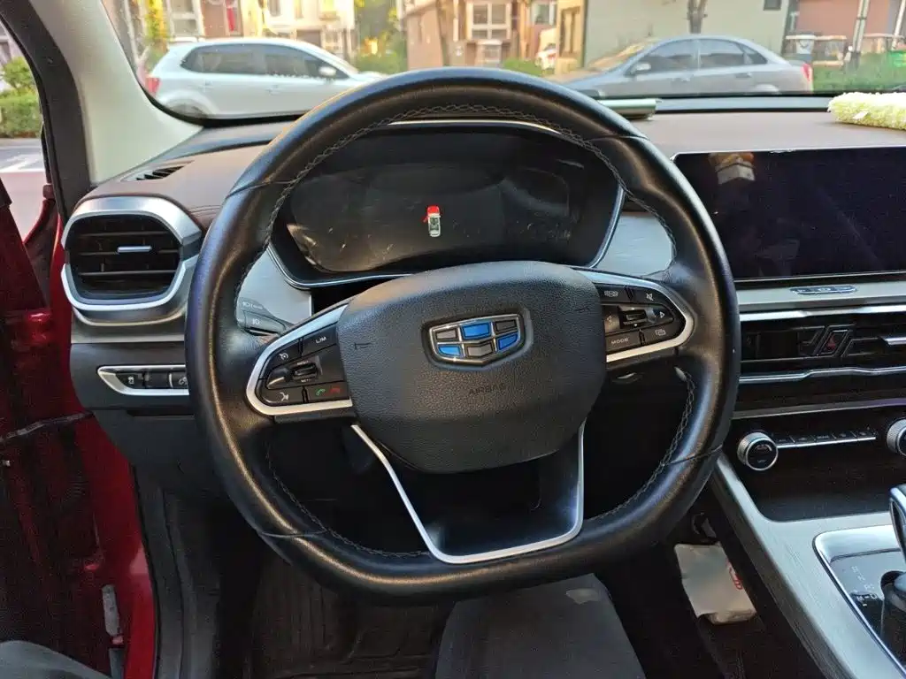 Фото 3 - Geely Coolray