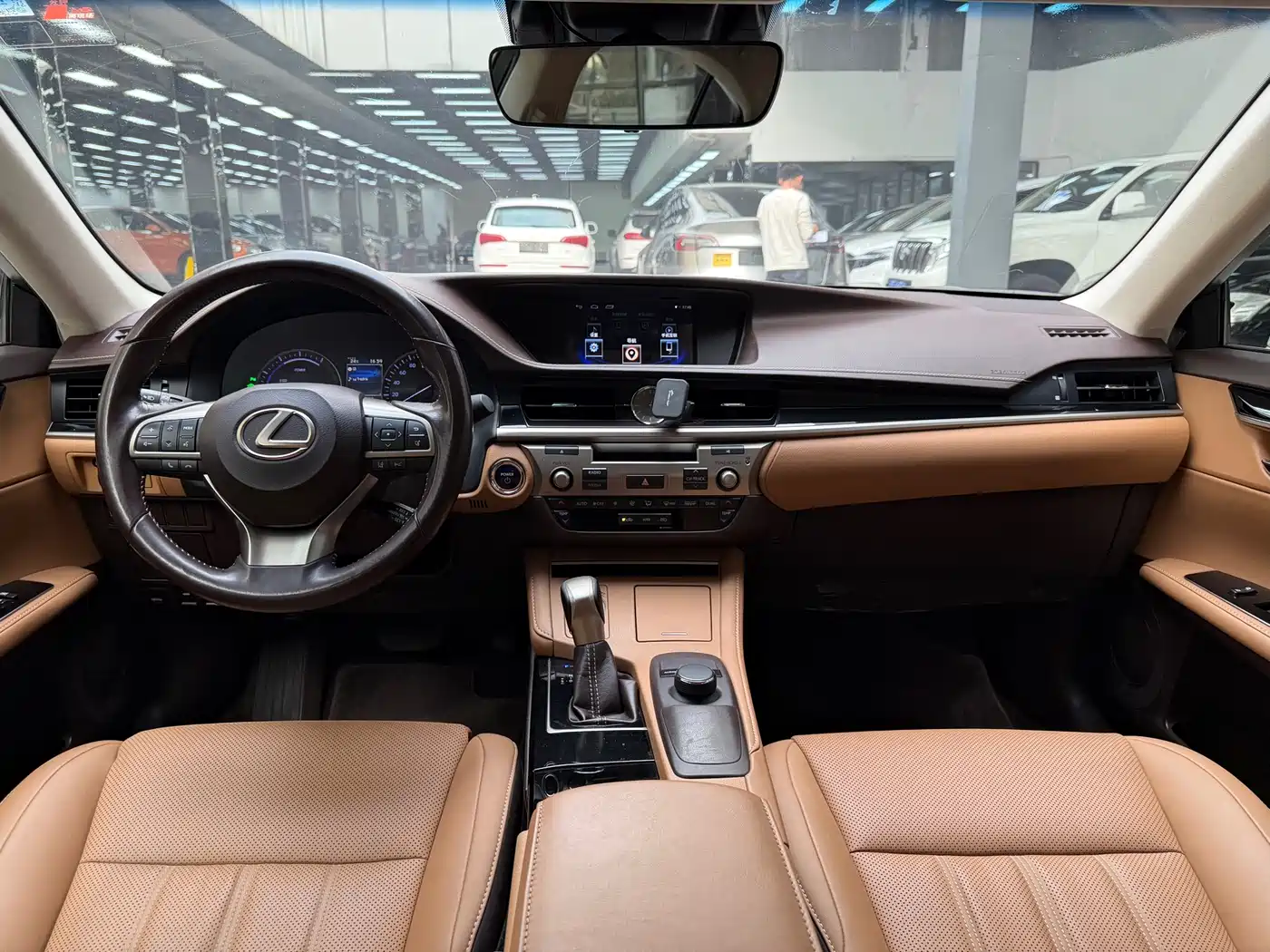Lexus ES 2015 300h Comfort Edition фото 9