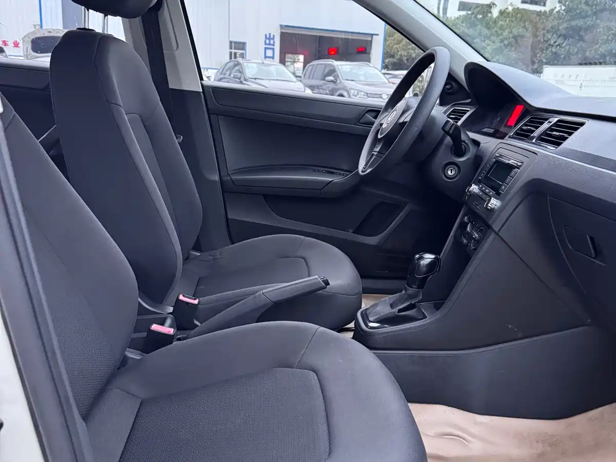 Volkswagen Santana 2013 1.6L Automatic Trend Edition фото 11