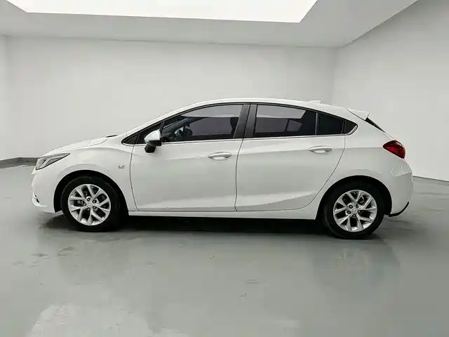 Chevrolet Cruze 2018 2017 1.5L Hatchback Auto Style