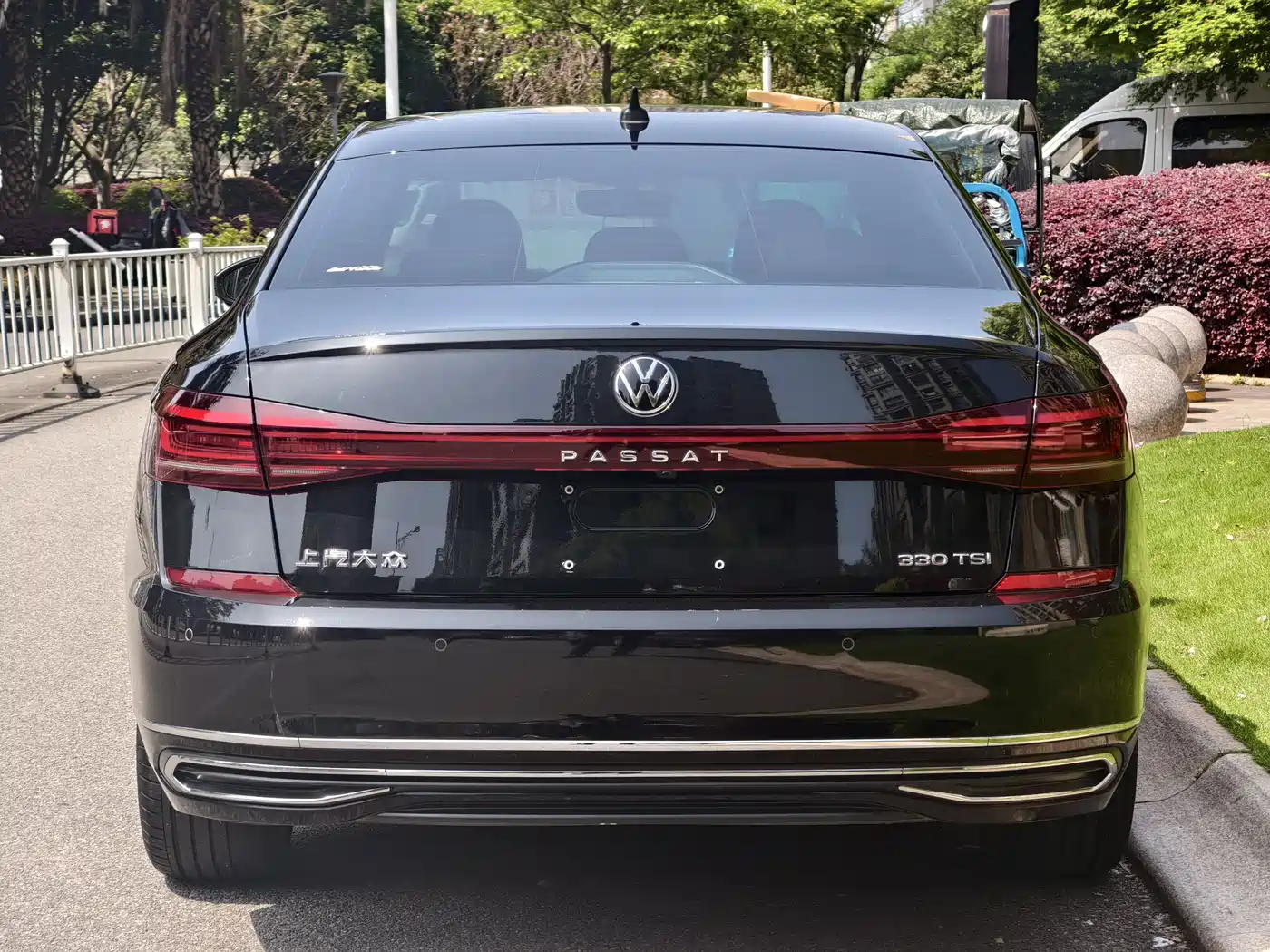 Volkswagen Passat 2022 330TSI Starlight Elite Edition фото 5