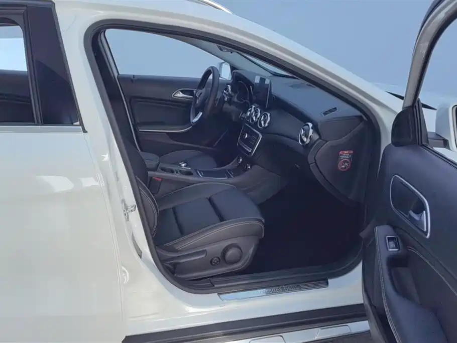 Mercedes-Benz GLA 2017 GLA 220 4MATIC Fashion фото 8