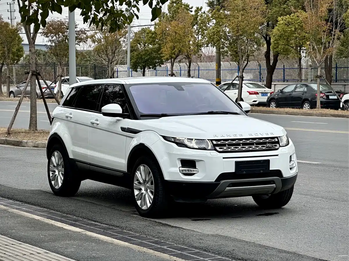 Land Rover Range Rover Evoque 2015 2.0T 5-Door Intelligent Edition фото 3