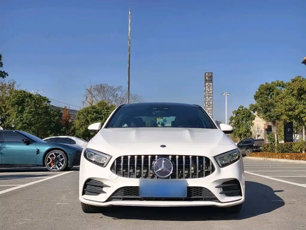 Mercedes-Benz A-Class 2019 Facelift A 200 L Sports Sedan фото 10