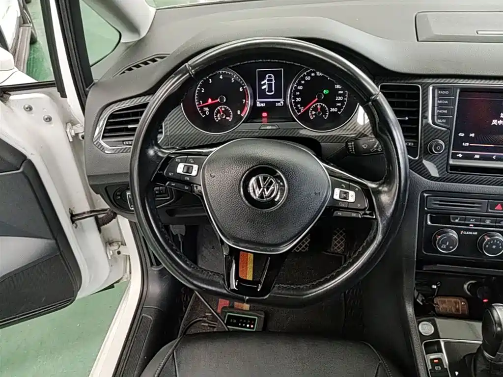 Volkswagen Golf Sportsvan 2016 280TSI Automatic Luxury фото 11
