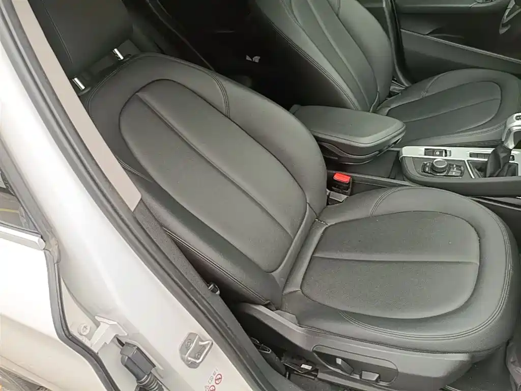 BMW X1 2018 sDrive20Li Leading Model фото 25